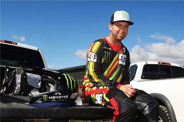 DC SHOES: MOTO – DEFINED BY DC