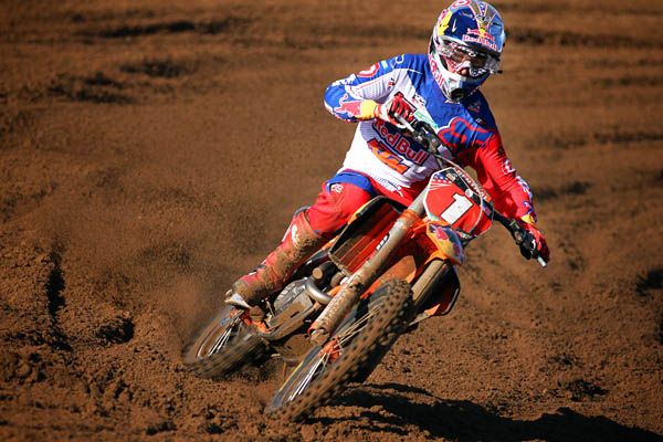 Outdoor testing with Dungey, Villopoto,  Tickle, Roczen, Musquin,…