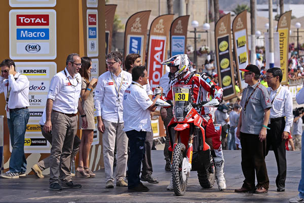 Team HRC after 2013 Dakar first day