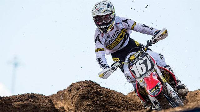 Zach Bell riding Supercross – Oboard