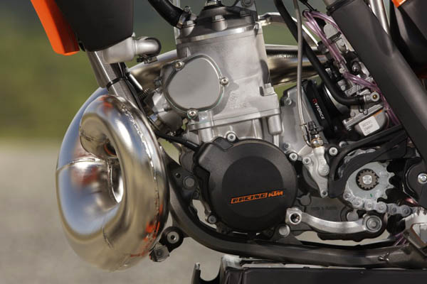 Jeffrey Herlings wide open on a KTM 2 stroke