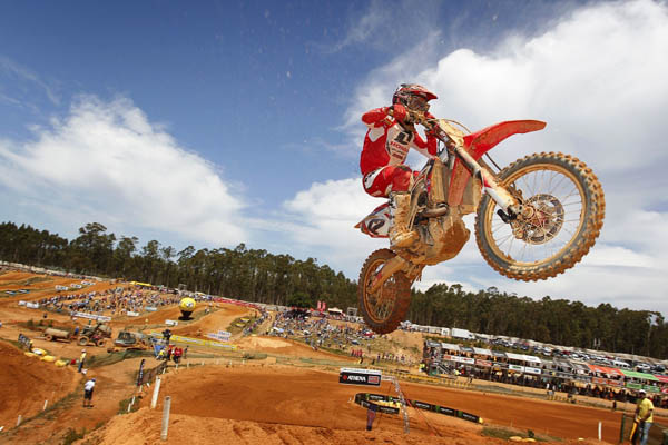 Max Nagl fights through the pack for sixth overall in Portugal