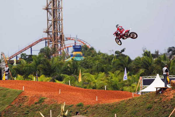 Flawless Nagl takes Brazil qualifying win