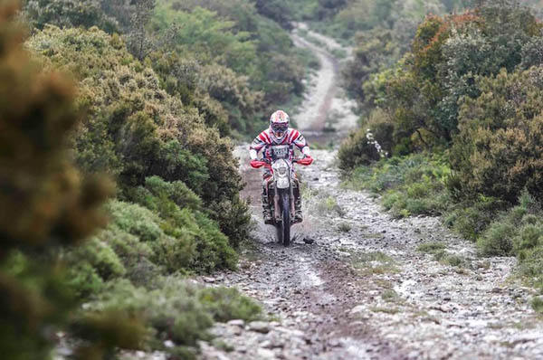 Marc Coma takes the lead