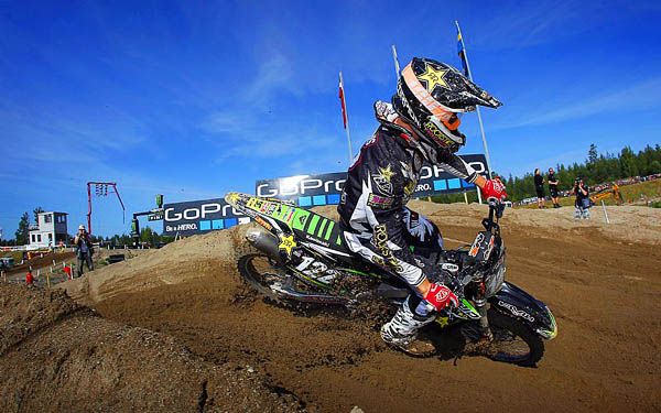 Ferrandis and Teillet pursue the thieves