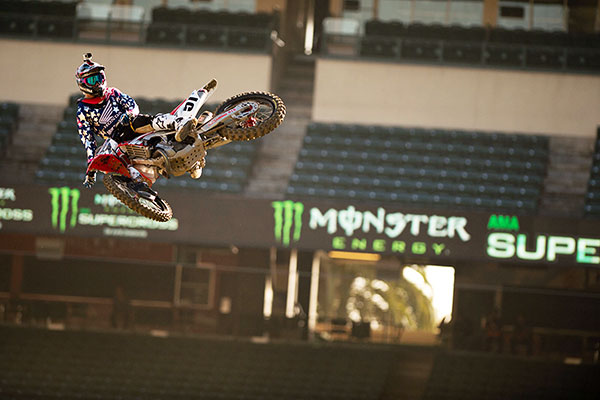Villopoto, Roczen and Barcia onboard video from Arlington SX