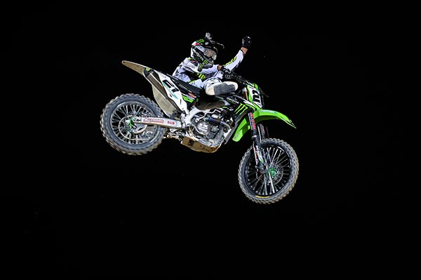 Great night of racing for Kawasaki at Qatar- Video
