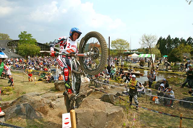 Adam Raga wins and moves to top