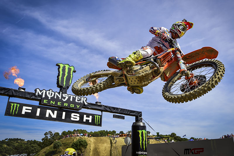 Cairoli & Guillod smoking hot in Spain