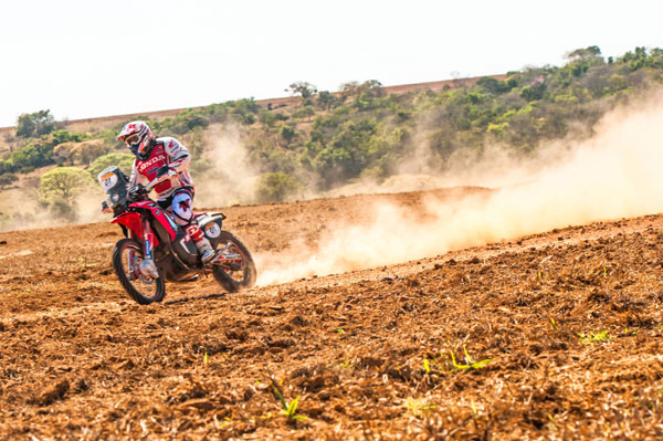 Paulo Gonçalves wins the 2nd Stage in Bikes