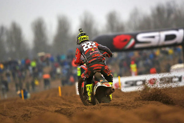 Onboard action with Cairoli and Gajser from Ottobiano