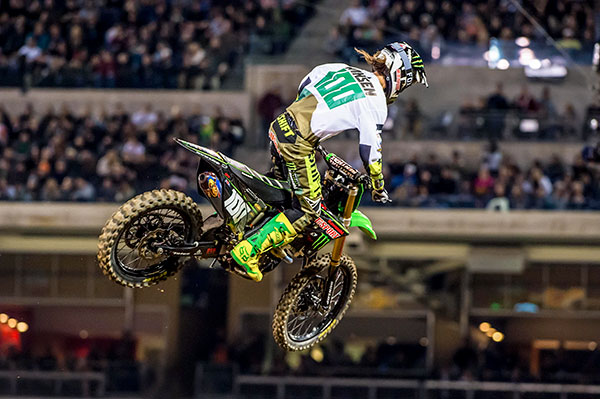 Dirt Shark from San Diego Supercross 2015 – Video