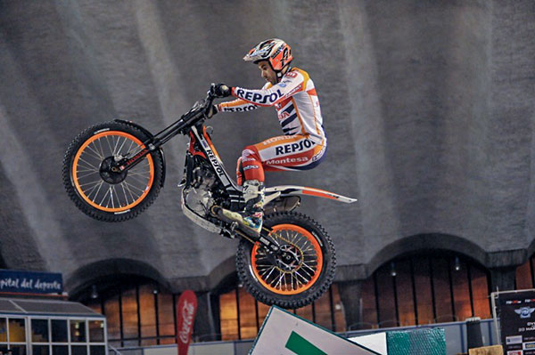 Toni Bou celebrates his 9th X-Trial title with podium