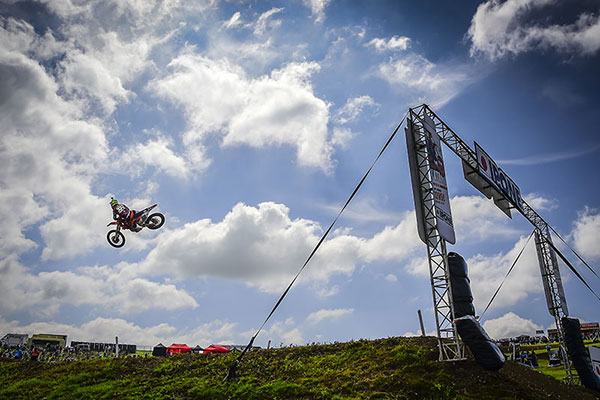 Cairoli & Guillod on pole for MXGP of Great Britain 2015