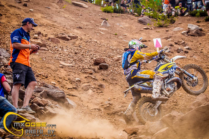 The best join forces to battle the Iron Giant – Highlights