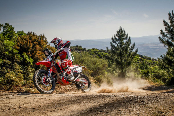 Paulo Goncalves climbs the leaderboard