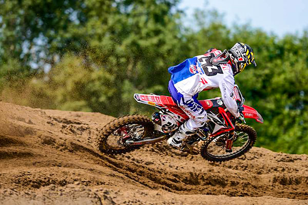 Tim Gajser closes on World Championship Lead