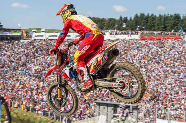 Zaragoza shines, Gajser stuck in B final at the MXoN