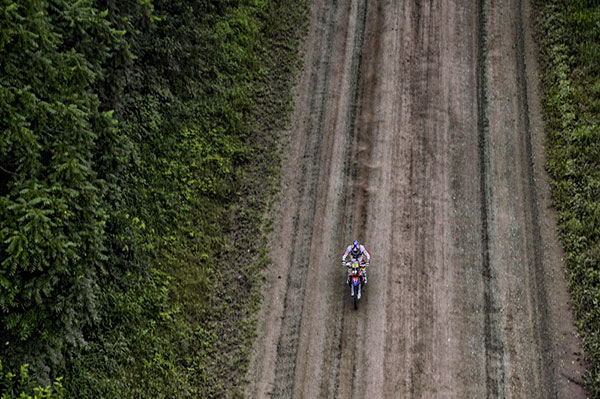 Honda dominate the Dakar once more at stage four