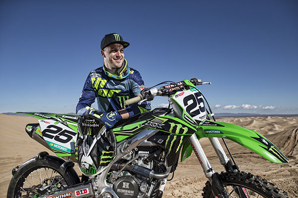 Broken arm for Clement Desalle? Crash video