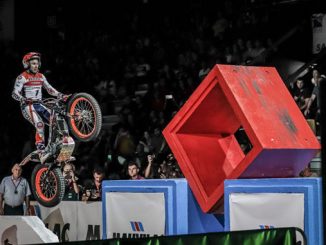 Toni Bou opens the indoor season with a victory on Réunion Island