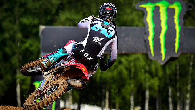 Championship leaders Gajser and Renaux victorious in Latvia